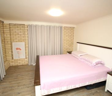 ENTERTAINERS HOUSE WITH A TEENAGERS RETREAT! - Photo 3