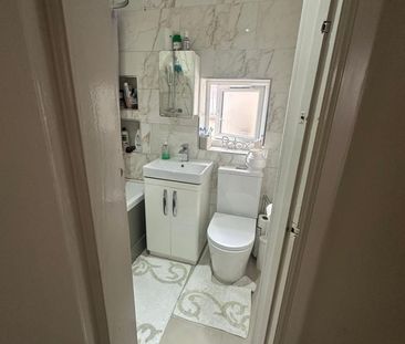 Studio Flat, Herbert Road, E12 - Photo 3