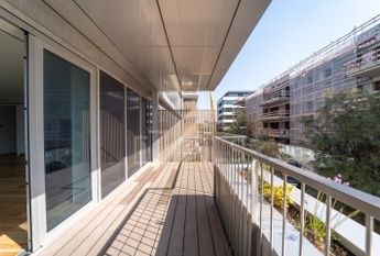 Apartamento T3 com varanda, novo, com vista mar, em Vila Nova de Gaia