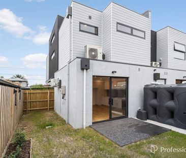 33 Burns Avenue, Clayton South, Vic 3169 - Photo 2