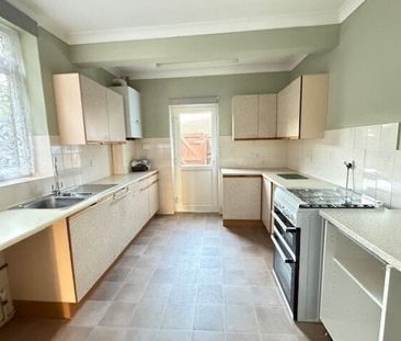 Curzon Road - Photo 1