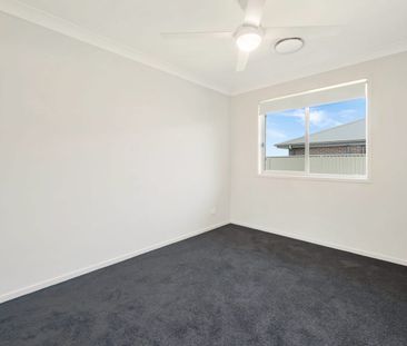 BRAND NEW MODERN 4 BEDROOM HOME - Photo 4