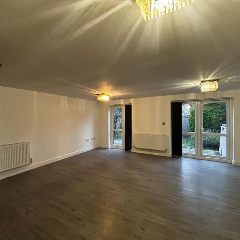 4 bedroom terraced house to rent - Photo 1