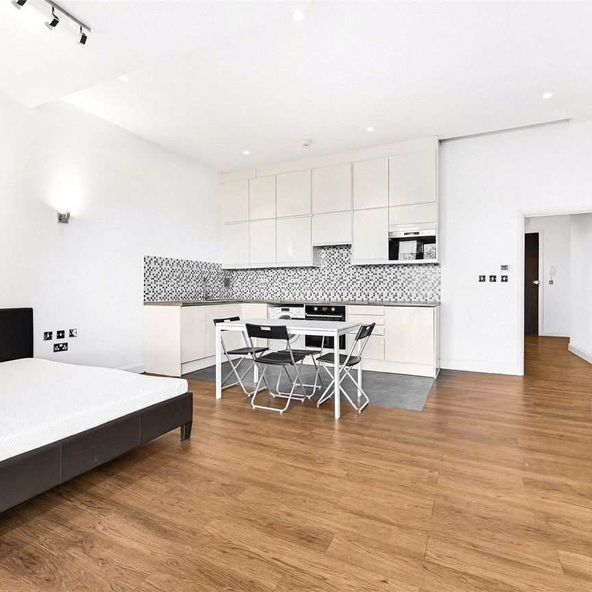 Weir Road, London, SW19 flat to rent - Photo 1