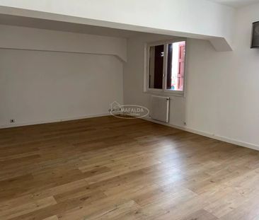 Location Appartement 3 pièces 88m² BONNEVILLE 74130 - Photo 2