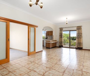 Huge Family Home - Photo 5