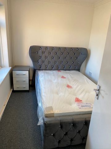 Room in a Shared House, Daley Close, B1 - Photo 4