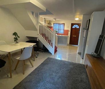 YOHO Canary Wharf Room 1 Room 2 Room 3 Room 4 - Photo 1