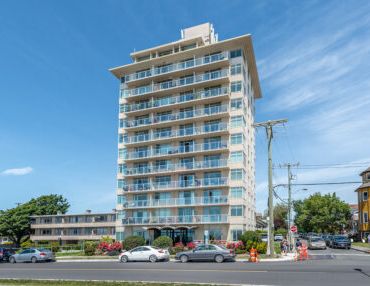 Seaview Towers Apartments | 450 Dallas Rd, Victoria - Photo 1