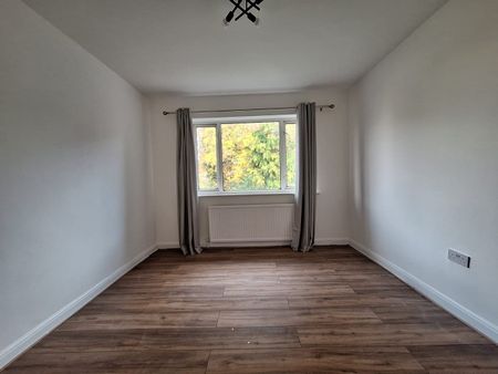 2 Bed Flat, Warrington Court, CR0 - Photo 3