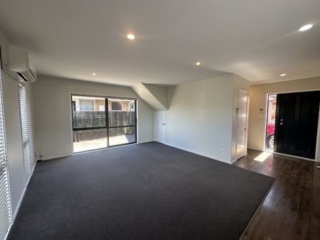 Modern 2 Double Bedroom 2 Storey Townhouse - Photo 5