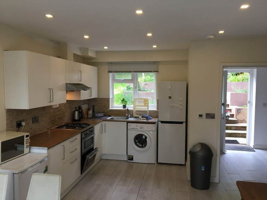 1 bedroom in a house share to rent - Photo 1