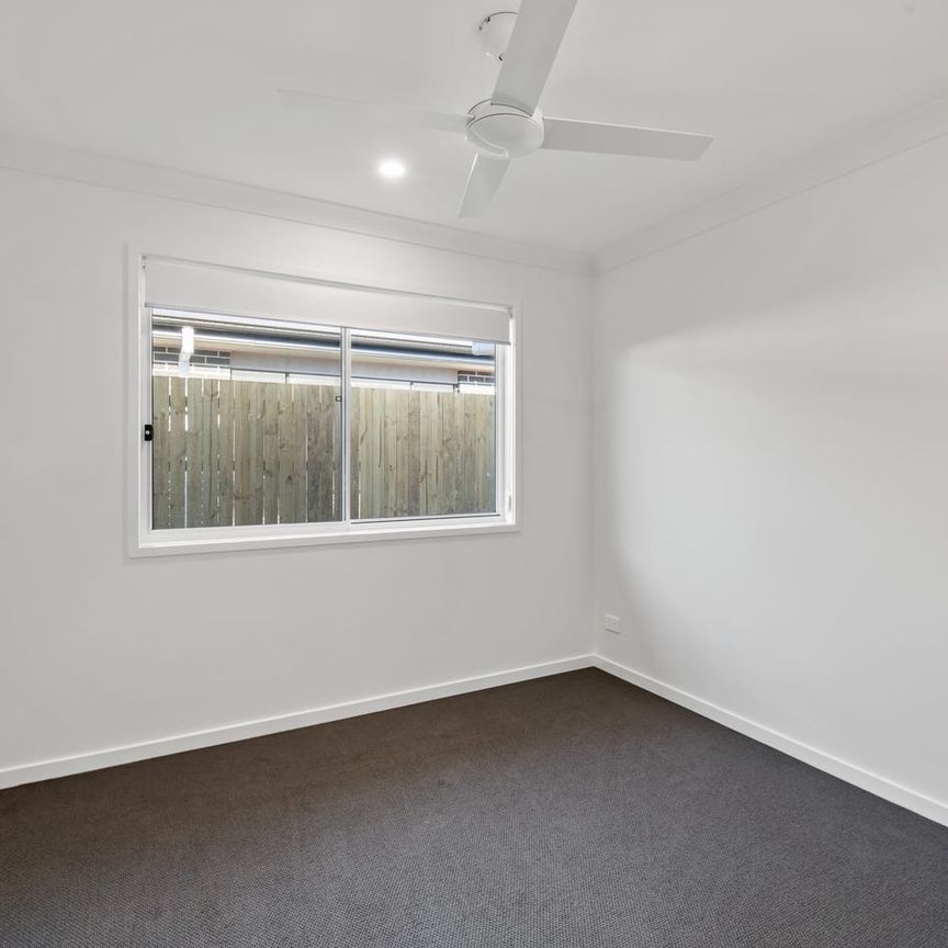 SPACIOUS, STYLISH AND MODERN 3 BEDROOM HOME WITH AIR CON IS CALLING YOUR NAME! - Photo 1