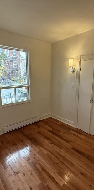 6 ½ à louer dans le Mile-End RDC - Photo 1