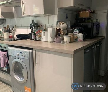1 bedroom in a flat share to rent - Photo 1