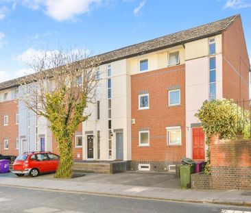 4 bedroom townhouse to rent - Photo 1