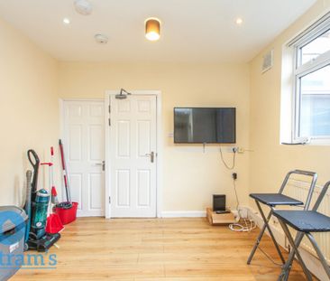 5 bed Semi-Detached House for Rent - Photo 5