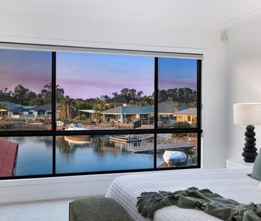 Waterfront Retreat – Spacious 5‑Bedroom Home with Pool & River Access - Photo 6