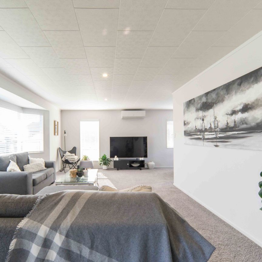 Gorgeous Three Bedroom Home - Photo 1