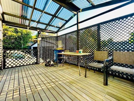 Spacious & Sunny 3 bedroom house Ready to move in! - Photo 3