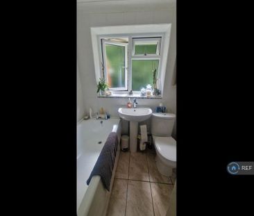 3 bedroom terraced house to rent - Photo 6