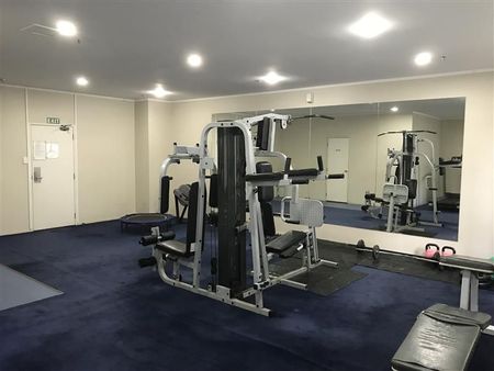 Close to the centre of it all! - Photo 3