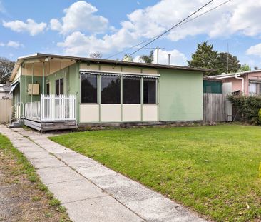 Comfortable Family Home in a Convenient Location - Photo 4