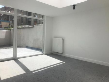 Gerenoveerd en ruim karakterpand vlakbij station Gent Dampoort en historisch centrum Gent - Photo 2