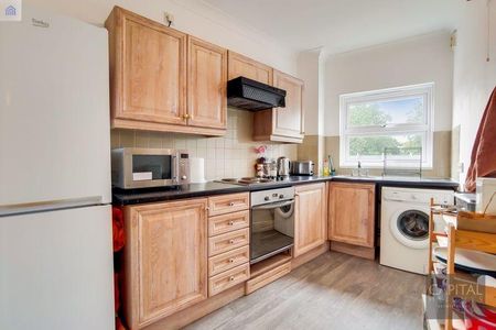 2 bedroom flat to rent - Photo 2
