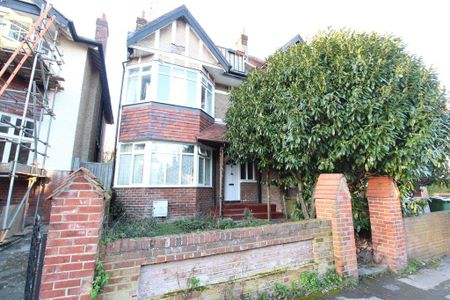 1 bedroom in a house share to rent - Photo 5