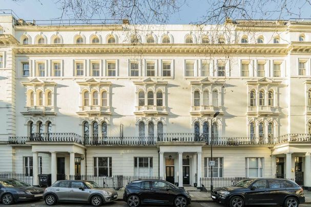 Kensington Gardens Square, London, W2 - Photo 1