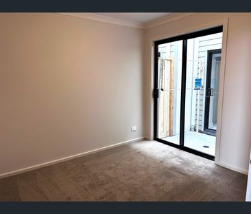 4 Locanda Walk, Clyde North, Vic 3978 - Photo 1