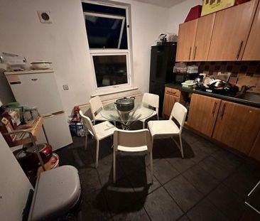 Room in a Shared House, Burley Road, LS4 - Photo 2