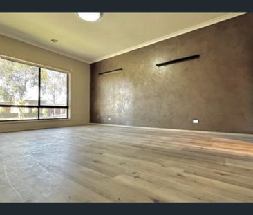 Spacious Four-Bedroom Family Home in a Convenient Epping Location - Photo 1