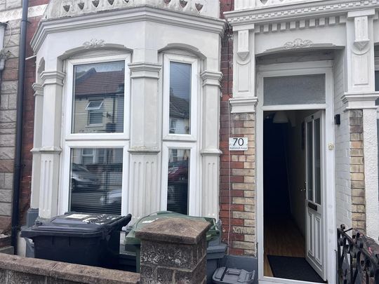 3 bedroom private hall to rent - Photo 1
