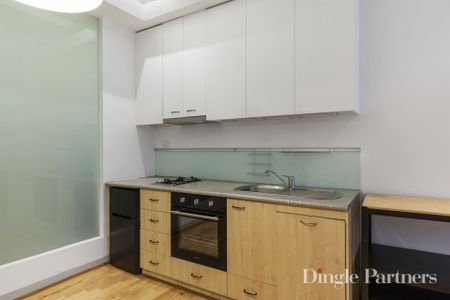 Stylish City Living! - Photo 3