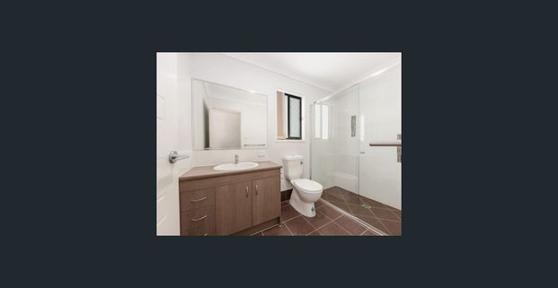 Three Bedroom, Fully Fenced Duplex with Air Conditioning - Photo 1