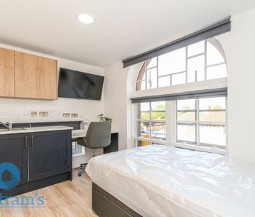 4 bed Apartment for Rent - Photo 3