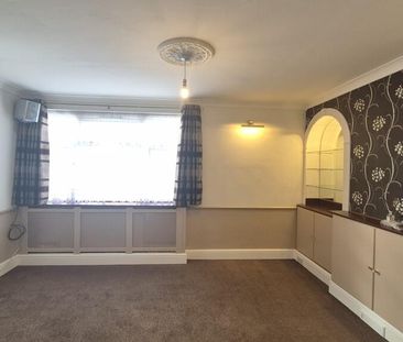 4 bedroom semi-detached house to rent - Photo 2