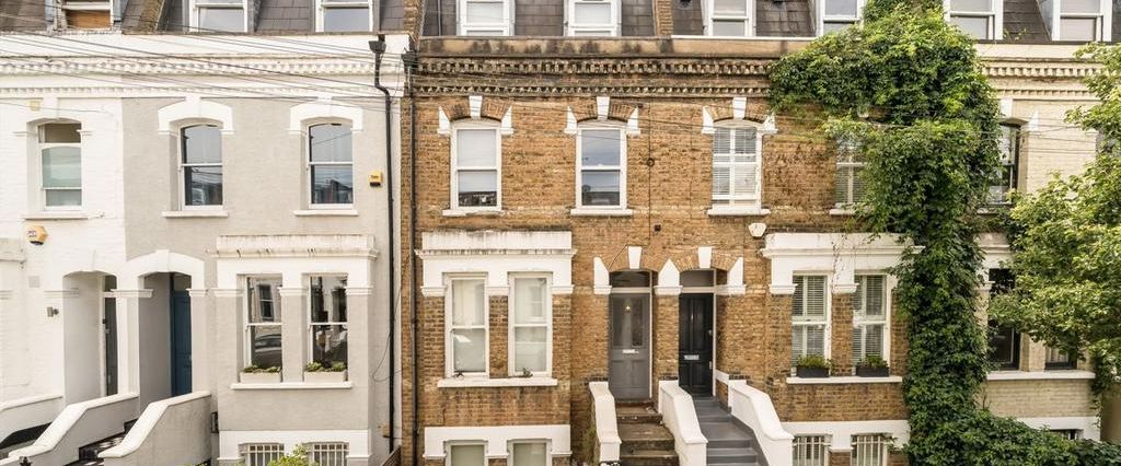 3 bedroom flat to rent - Photo 1