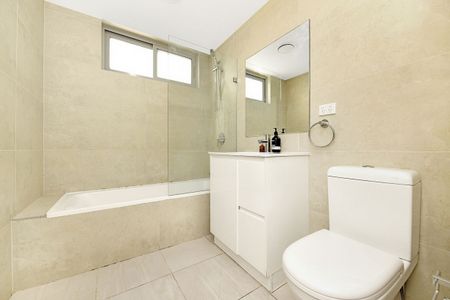 Stunning 2 Bedroom Executive Apartment - Complete with Views, Privacy & Height - Photo 5