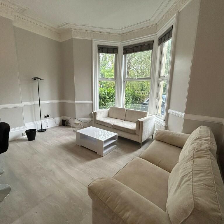 4 bedroom flat to rent - Photo 1