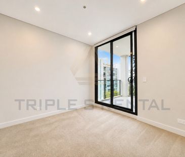 Bright & Spacious Two-Bedroom Apartment with Balcony and Parking - Photo 2