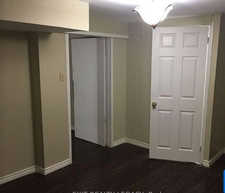 For Lease - 8 Ryecliffe Court, Toronto, Ontario - Photo 2