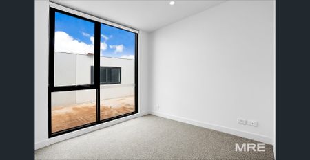 Modern and bright in an excellent location - Photo 2