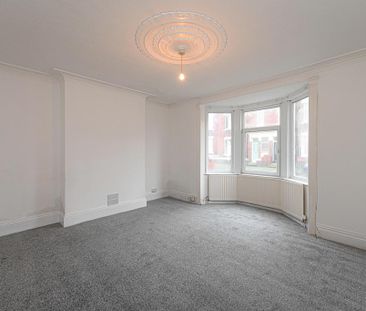 2 bedroom ground floor flat to rent - Photo 2