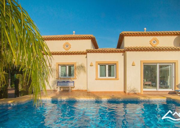 VILLA FOR RENT ALL YEAR ROUND WITH PRIVATE POOL IN MORAIRA