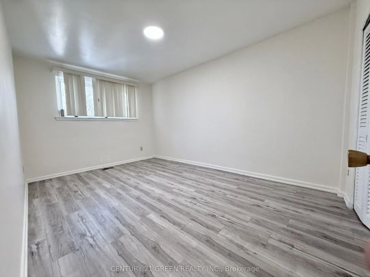 40 Sanford Crescent #Upper - Photo 1