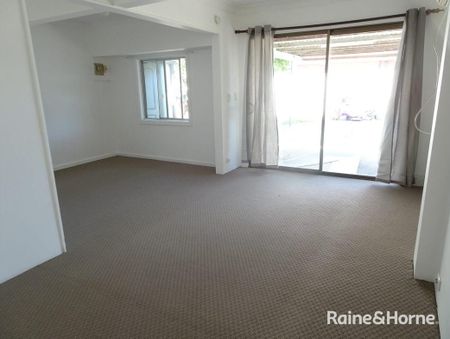 Private Two Bedroom Garden Flat - Photo 2