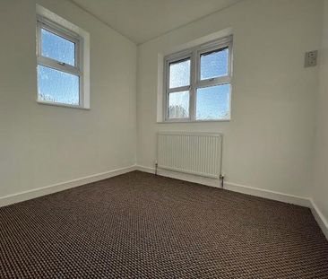 4 bedroom semi-detached house to rent - Photo 5